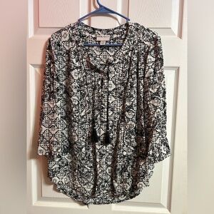 Ava & Viv Black and White Patterned Blouse-Used